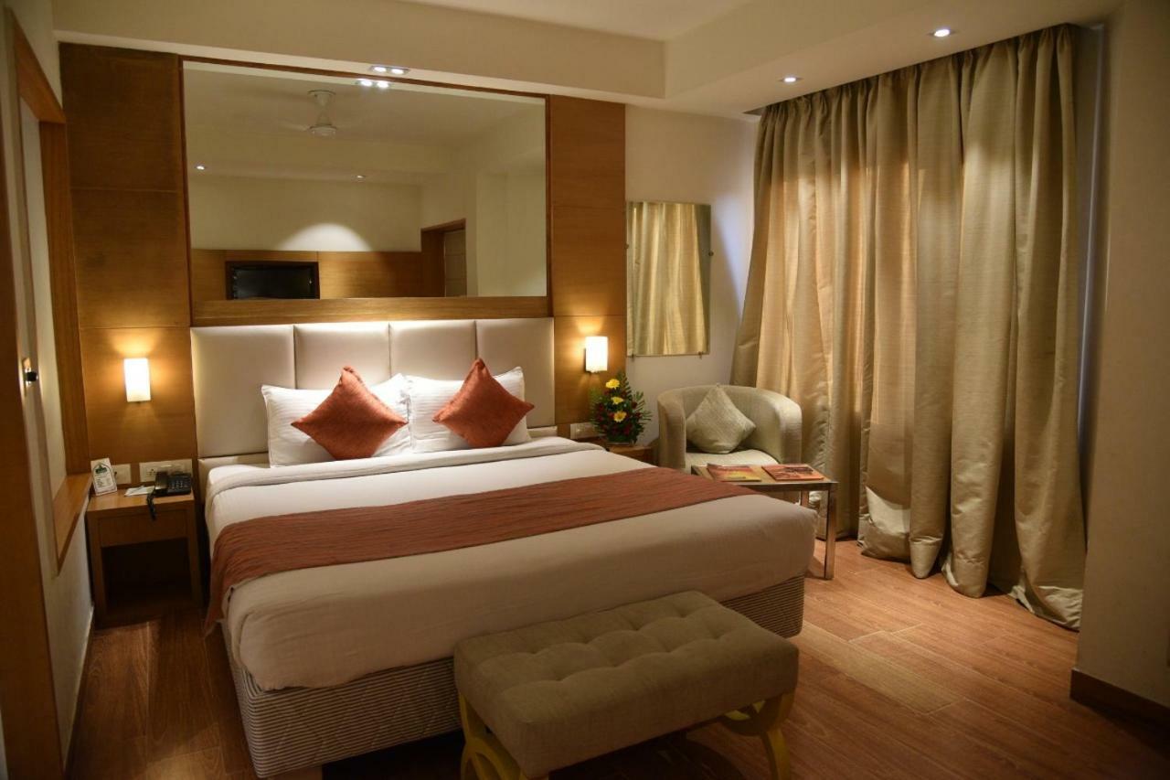 Hotel Landmark Gválijar Kültér fotó